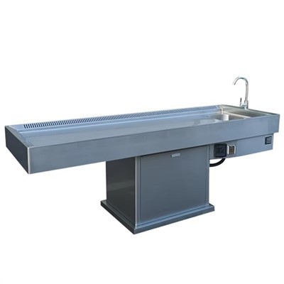 In hoogte verstelbare autopsietafel